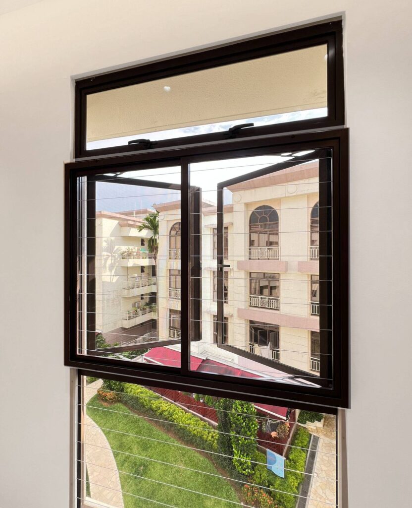 Windows with invisible grille fitted with insect mesh window mesh for improved ventilation and safety.