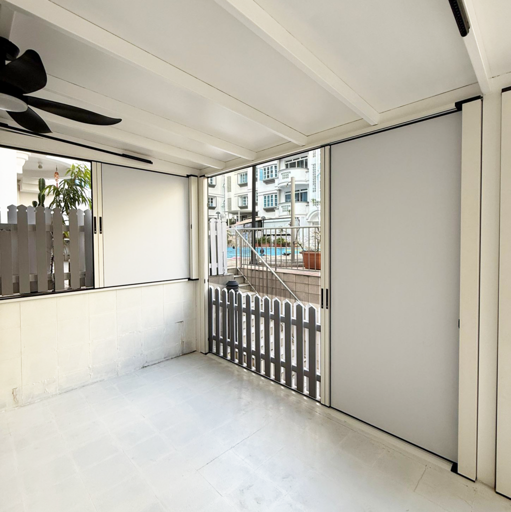 2-in-1 blinds and door mesh installed outdoors for balcony.