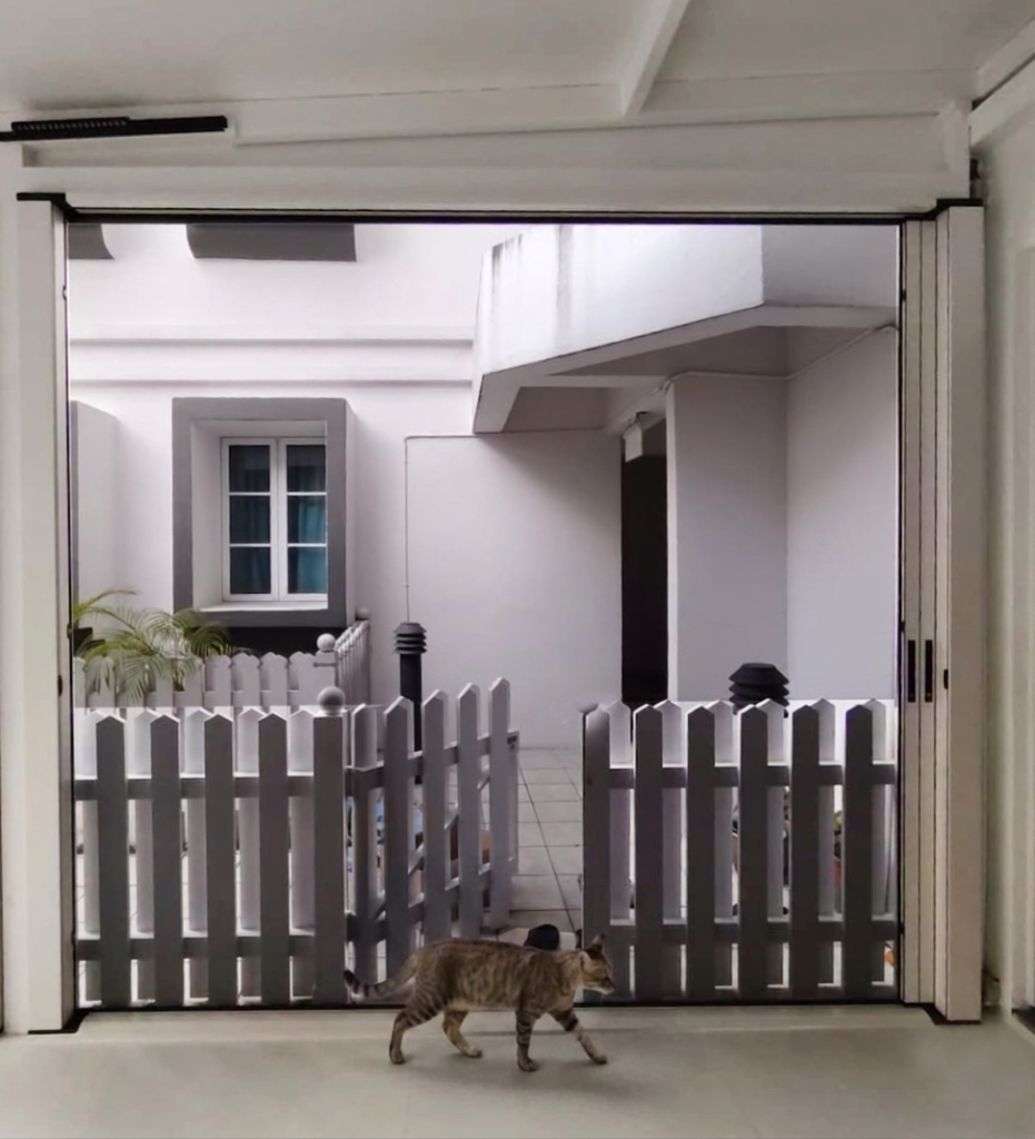 Retractable door mesh installed at the outdoor balcony for cat safety.